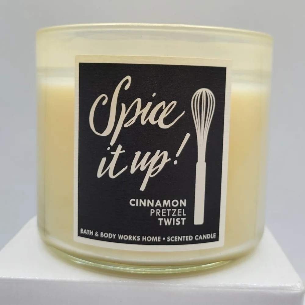 Bath & Body works Spice it up Cinnamon Pretzel Twist 3 wick candle